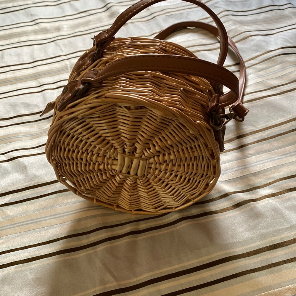 South Beach straw purse EUC, adjustable/ removable strap., zip closure!